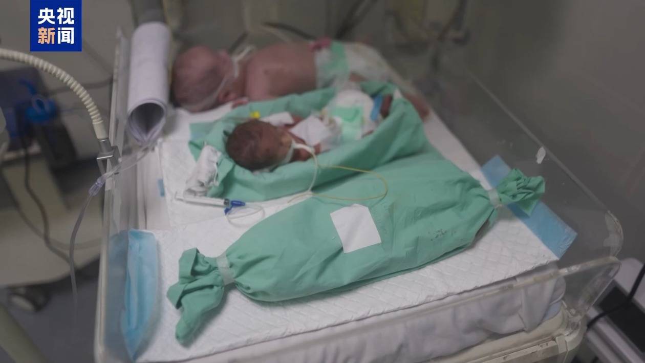 加沙醫(yī)院淪為無聲墓地 夭折女嬰父親：孩子做錯了什么<strong></p>
<p>墓地</strong>？:墓地
